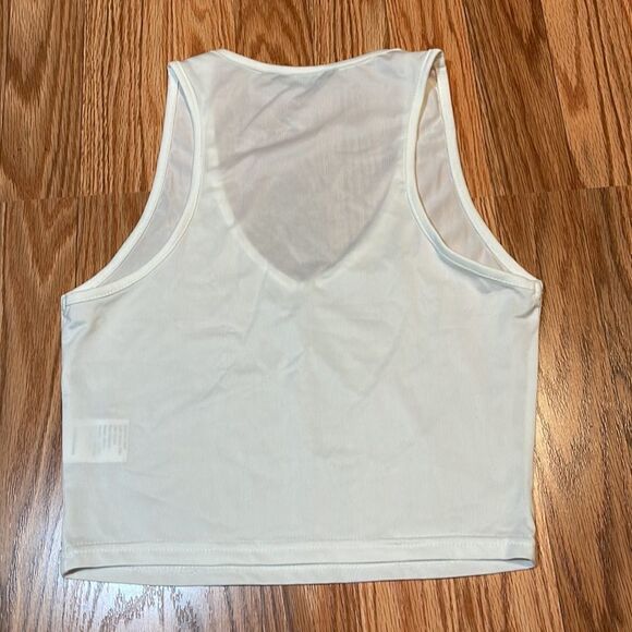 Thin white crop tank top - Picture 4 of 5